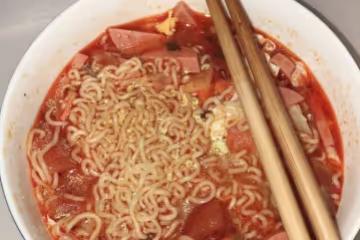 西紅柿老乾媽煮方便麵