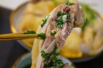 廣東湛江特色美食——隔水蒸雞 原汁原味 雞滑肉嫩