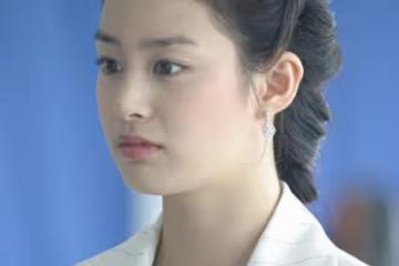她擁有讓金喜善嫉妒的美貌，丈夫是亞洲舞王，地位堪比全智賢