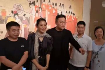 63歲倪萍現身北京看展 純素顏曝光 蒼老難認
