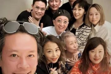 59歲葉童現身友人聚會！嘟嘴賣萌放飛自我，著裝品味被嘲變鄉村風