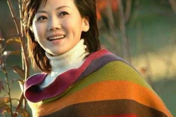 央視兩大「台花」之一，8年幕後才開始主持，今43歲過得如何？