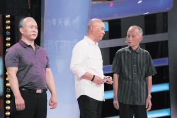 隱藏身世58年,73歲與成龍相見,成龍同父異母哥哥:無需弟弟幫助