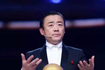 浙江女富婆胡潔，選擇離婚帶著女兒嫁給周立波，現狀讓人感慨