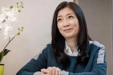 黃嘉千一掃婚變陰霾 舞台劇首露面表現專業