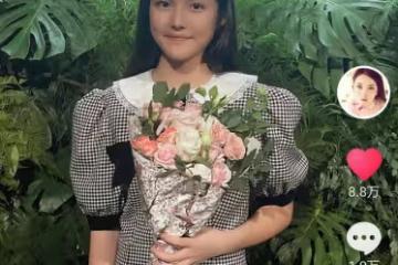 12歲王詩齡瘦成女神，穿短裙拎萬元包打扮成熟，選購奢侈品引爭議