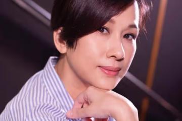 香港知名女星正式復出！短髮亮相狀態凍齡，自曝因TVB太卷離巢
