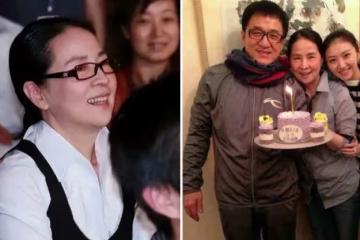成龍老婆連素顏都這麼氣質,穿的又年輕,路人都投來羨慕的眼光,真不愧是「大哥的女人」