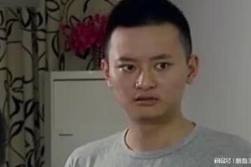 張紅和弟弟張飛,父母早亡,姐弟倆相依為命