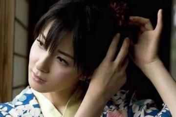 我主動親吻男友,意亂情迷之時,他的手在我身上不安分起來