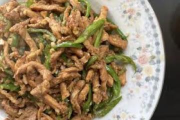 中餐吃出小蠻腰～青椒雞胸肉絲