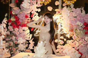 黃曉明疑為緋聞女友慶生，女方曬賀卡署名透露身份，神秘人引猜測