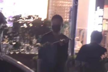 汪小菲與新歡外出聚餐,同回家心情好,曾直播痛哭稱前妻不讓見娃