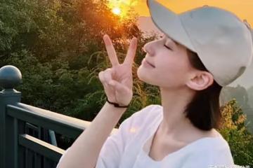 賭王千金何超蓮和男友游灕江,竇驍寵溺比心
