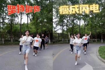 68歲趙雅芝帶頭晨跑！腳踩高跟鞋，妝容精緻