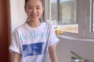 董潔回大連老家三代同堂，父母五官基因優越，13歲頂頂超像潘粵明