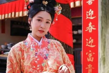 恭喜！TVB上位小花分手數月後疑有新戀情，心花怒放手捧大束玫瑰