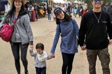 林依晨夫婦罕見合體出遊，39歲還是娃娃臉