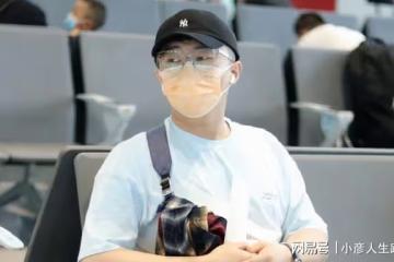 德雲社周九良孜身一人，出現在機場候機室，是去揭陽錄製節目嗎？
