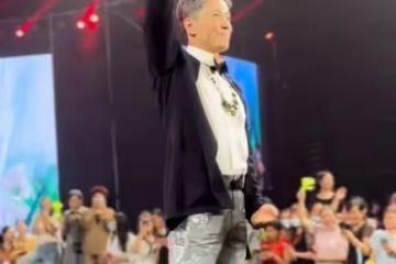 53歲毛寧現身商演撈金!身材發福臉部僵硬,與富婆合影笑容滿面