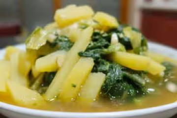 小白菜燉土豆條，東北地道家常菜，從小吃到大的味道，絕對錯不了