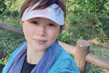 55歲港版「阿紫」直播帶貨人氣低,自認工作機會少,靠退休金生活