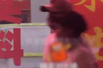 潘粵明與新女友感情穩定?深夜和美女坐豪車同行,女方膚白顏值高