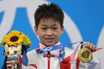 跳大海壓水花,全紅嬋戶外10米台令人後怕,網友擔心國寶安全