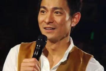 十位唱功一般的歌壇巨星，多數跟普通人並無明顯差別