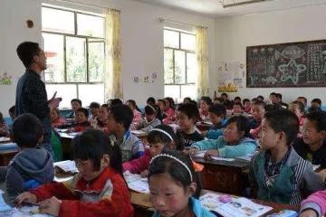女兒買房，母親給了30萬，母親要搬來同住遭拒，女兒：你欠我的