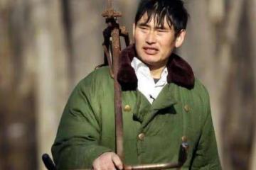 大衣哥驚醒了,我才敢、才會發出心中積壓多日的吶喊