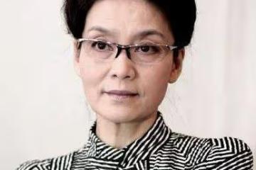 10歲喪父25歲成名 與名導離婚後獨身30年無兒女