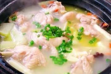 蘿蔔燉雞湯