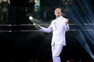 最深情的8位男星，有人呵護不孕的老婆一生，有人終身不娶
