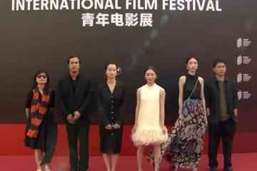 電影展紅毯爭艷:章子怡千萬鑽戒、馬麗顯老態,海清深v肚腩吸睛