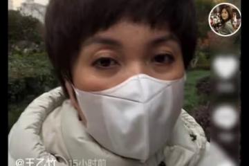 48歲戲骨擔任抗疫志願者，隔空磕頭給80歲母親慶生，曾是轉業軍人