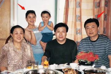 金龜子曬照為老公慶生 王寧捧玫瑰親吻女方