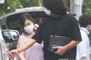 福原愛帶孩子和新男友同住,兩人出入有豪車接送,女方小腹微隆