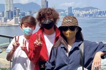 張柏芝帶長子逛街慶生,15歲Lucas卷髮似搖滾歌手,感謝媽媽禮物