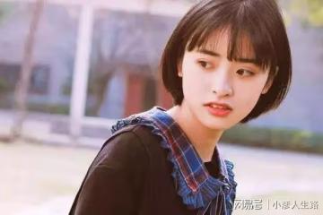 沈月又一部小甜劇來襲，這次換成了長頭髮，演高中生一點不違和
