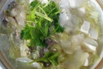 魚頭白菜豆腐湯