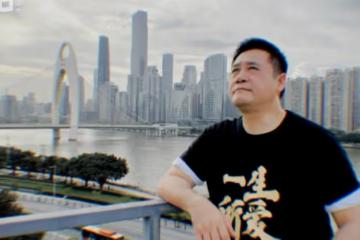 香港演員，40年前跟著父母搬到香港，53歲回到內地