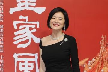 林青霞海邊辣照曝光 開腿掀裙露私密部位
