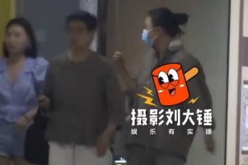 馬思純與媽媽逛街被拍 穿短褲露一雙壯實小腿