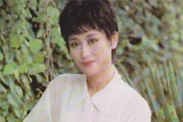 出道39年零緋聞,35歲二婚嫁給富商,今56歲卻越活越美!