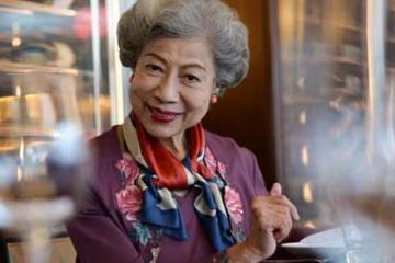 87歲TVB著名老戲骨獨自坐地鐵，獲乘客讓座，至今未婚仍孤身一人
