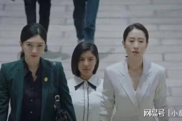 《玫瑰之戰》口碑炸裂,好評隨處見,黃曉明拿對劇本,成央視新寵
