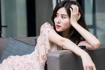 送女兒上學,見到兒時白月光,她不知道我是暗戀了她七年的小胖子