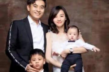 他們相差十歲卻一見鍾情,如今生兩個兒子成圈內模範夫妻