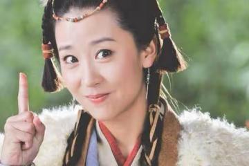 她分手小3歲男友，卻嫁大21歲富商，婚後生子老公給她買飛機！
